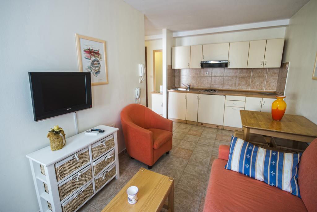Aparthotel Castrum Novum Novigrad Istria Habitación foto