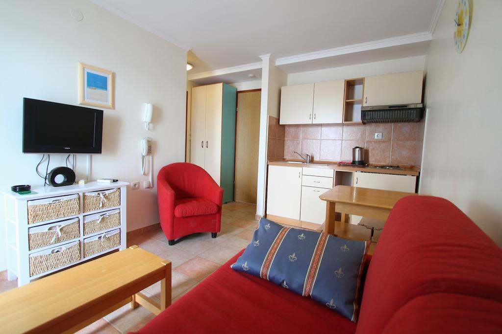 Aparthotel Castrum Novum Novigrad Istria Habitación foto